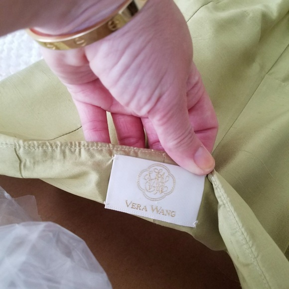 Vera Wang Gown - Picture 3 of 3